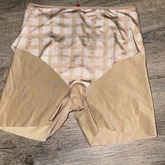 Spanx Slimplicity shaper short XL - tan with white print lining - Picture 7 of 9